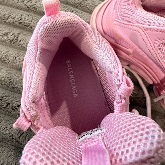 Balenciaga Triple S Kids Sneakers – Pink
Size: EU 27 / US 10 - Picture 12 of 12